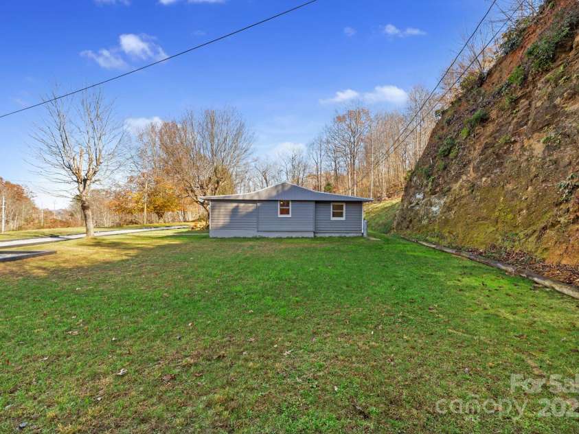 456 Newtown Road, Rosman, NC 28772.  MLS# CAR4249436, YatesRealty ID 11452. 