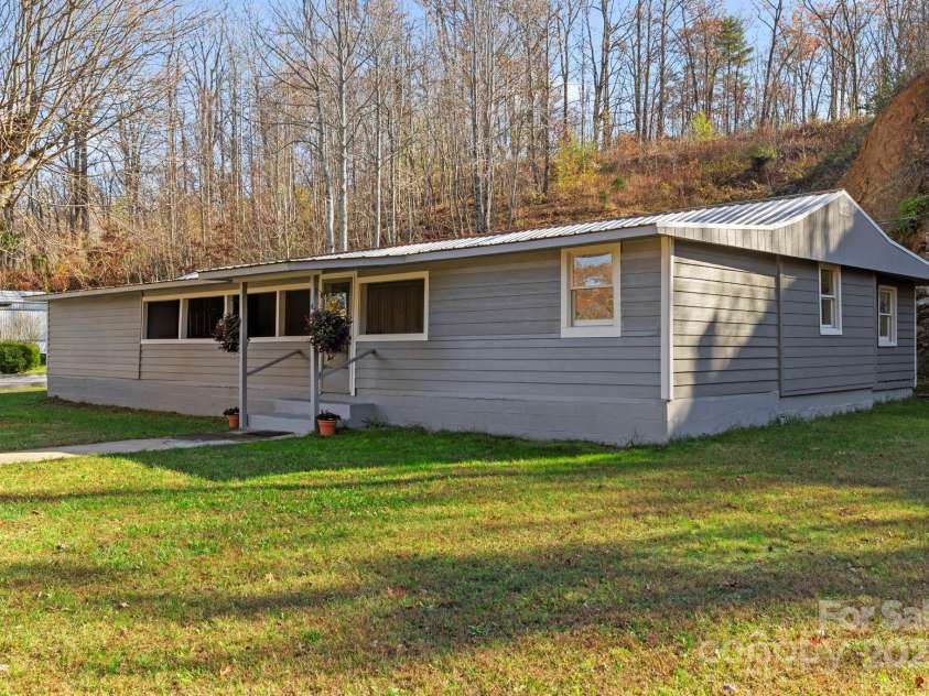456 Newtown Road, Rosman, NC 28772.  MLS# CAR4249436, YatesRealty ID 11452. 