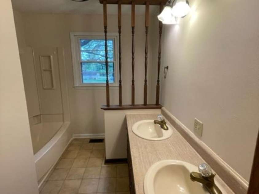 127 Edgeway Road, Mooresville, NC 28117.  MLS# CAR4248332, YatesRealty ID 11453. Hall bathroom