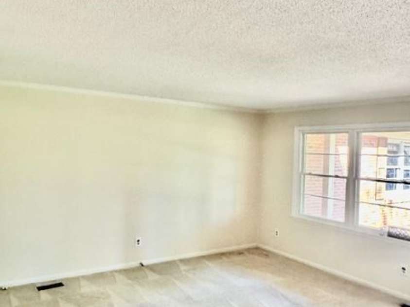 127 Edgeway Road, Mooresville, NC 28117.  MLS# CAR4248332, YatesRealty ID 11453. Living room