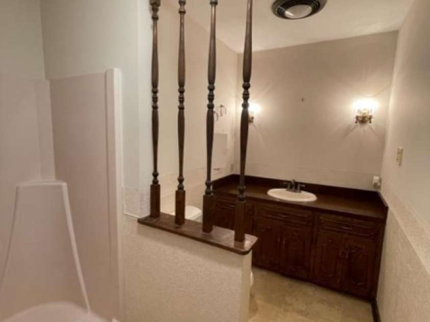 127 Edgeway Road, Mooresville, NC 28117.  MLS# CAR4248332, YatesRealty ID 11453. Primary bathroom
