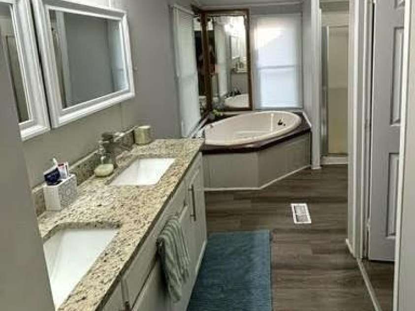 4412 Eagle Chase Drive, Charlotte, NC 28216.  MLS# CAR4362183, YatesRealty ID 11454. 