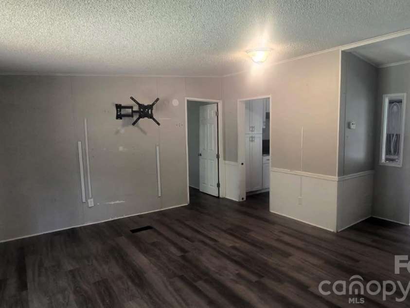 4412 Eagle Chase Drive, Charlotte, NC 28216.  MLS# CAR4362183, YatesRealty ID 11454. 