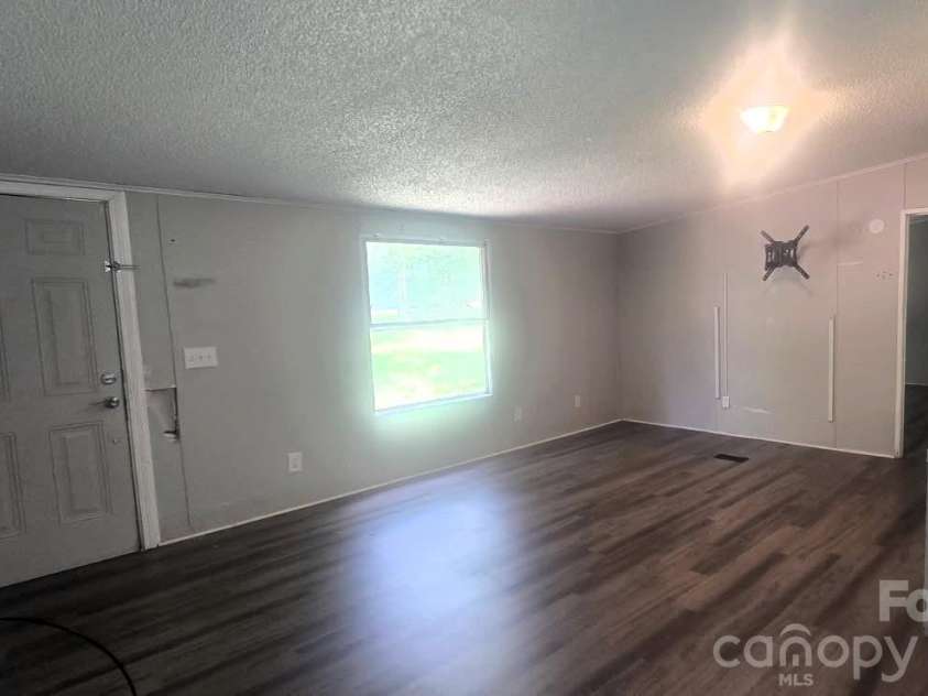 4412 Eagle Chase Drive, Charlotte, NC 28216.  MLS# CAR4362183, YatesRealty ID 11454. 
