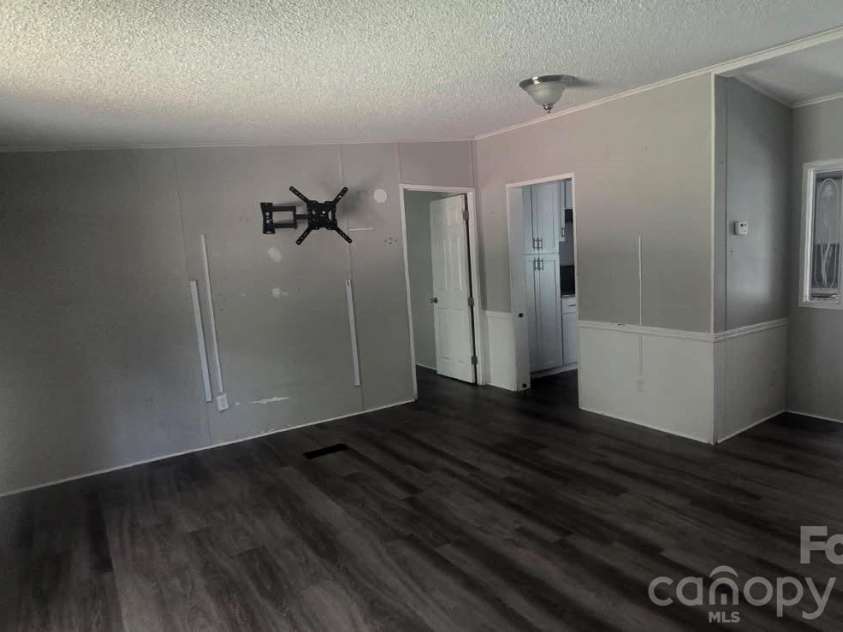 4412 Eagle Chase Drive, Charlotte, NC 28216.  MLS# CAR4362183, YatesRealty ID 11454. 