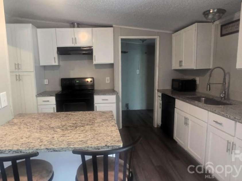 4412 Eagle Chase Drive, Charlotte, NC 28216.  MLS# CAR4362183, YatesRealty ID 11454. 