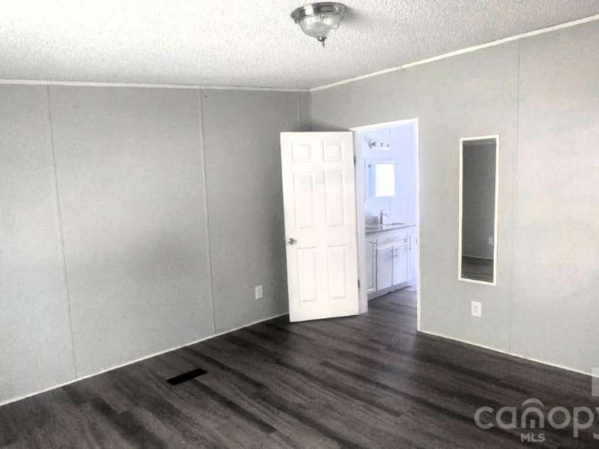 4412 Eagle Chase Drive, Charlotte, NC 28216.  MLS# CAR4362183, YatesRealty ID 11454. 