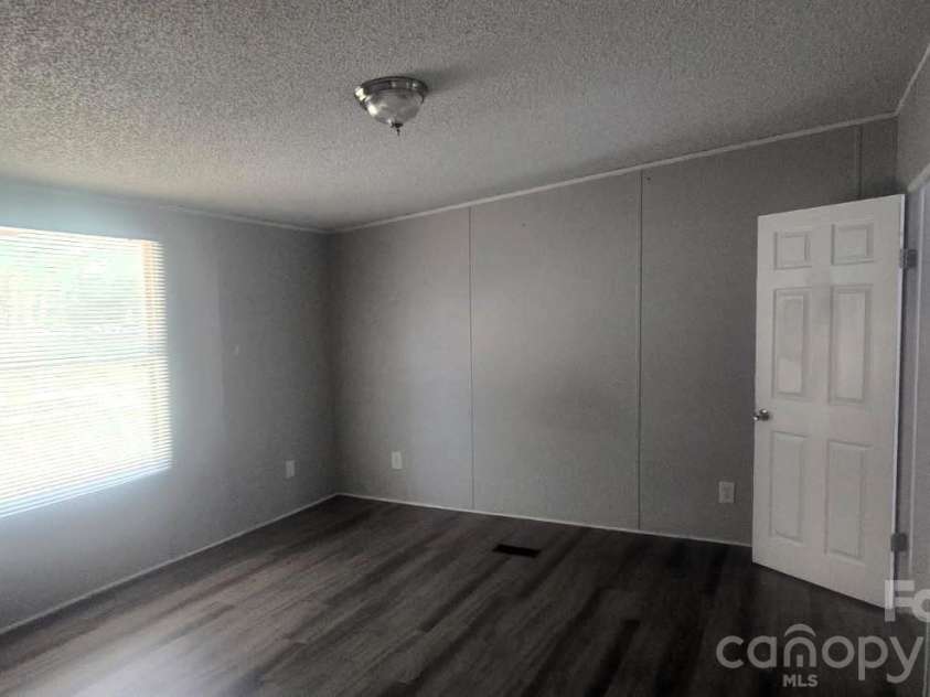 4412 Eagle Chase Drive, Charlotte, NC 28216.  MLS# CAR4362183, YatesRealty ID 11454. 