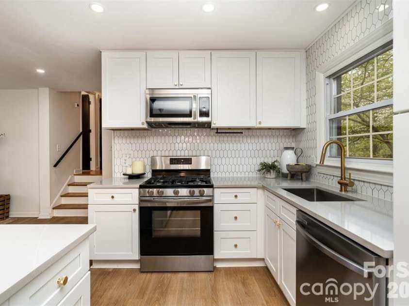 3524 Donovan Place, Charlotte, NC 28215.  MLS# CAR4333901, YatesRealty ID 11456. 