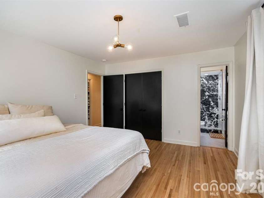 3524 Donovan Place, Charlotte, NC 28215.  MLS# CAR4333901, YatesRealty ID 11456. 