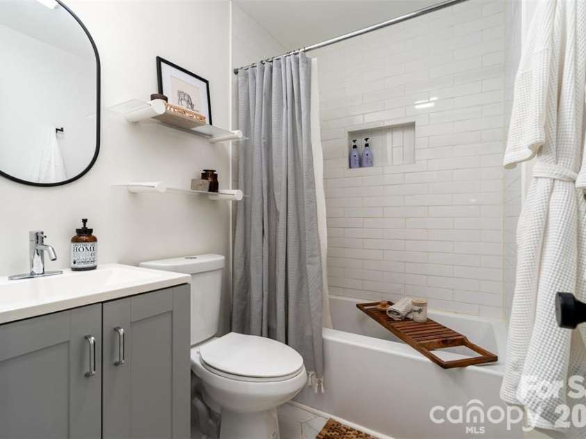 3524 Donovan Place, Charlotte, NC 28215.  MLS# CAR4333901, YatesRealty ID 11456. 