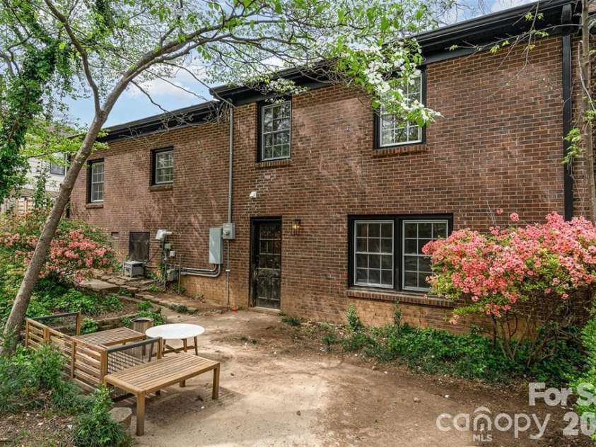 3524 Donovan Place, Charlotte, NC 28215.  MLS# CAR4333901, YatesRealty ID 11456. 