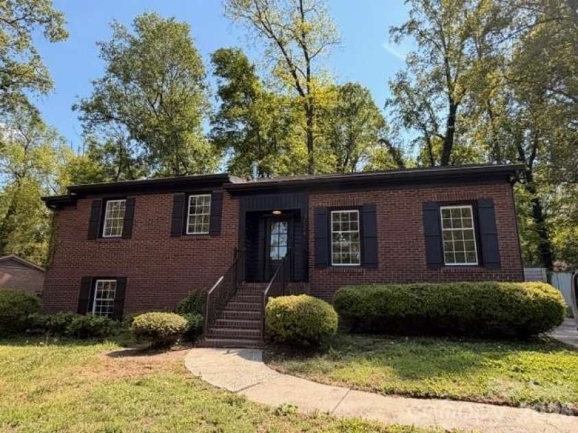 3524 Donovan Place, Charlotte, NC 28215.  MLS# CAR4333901, YatesRealty ID 11456. 