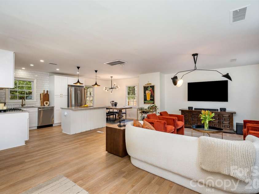 3524 Donovan Place, Charlotte, NC 28215.  MLS# CAR4333901, YatesRealty ID 11456. Open floor plan