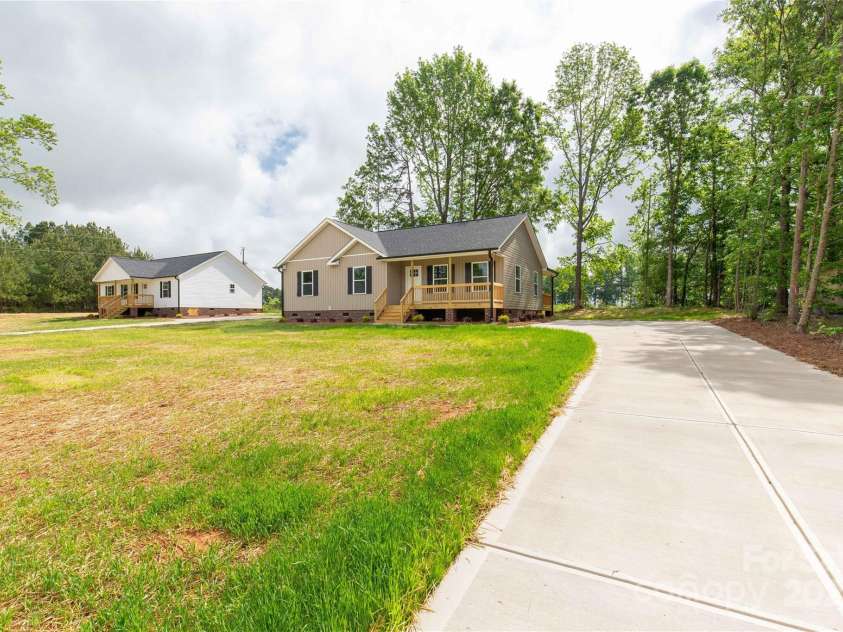 1323 Mack Drive, McConnells, SC 29726.  MLS# CAR4221753, YatesRealty ID 11457. 