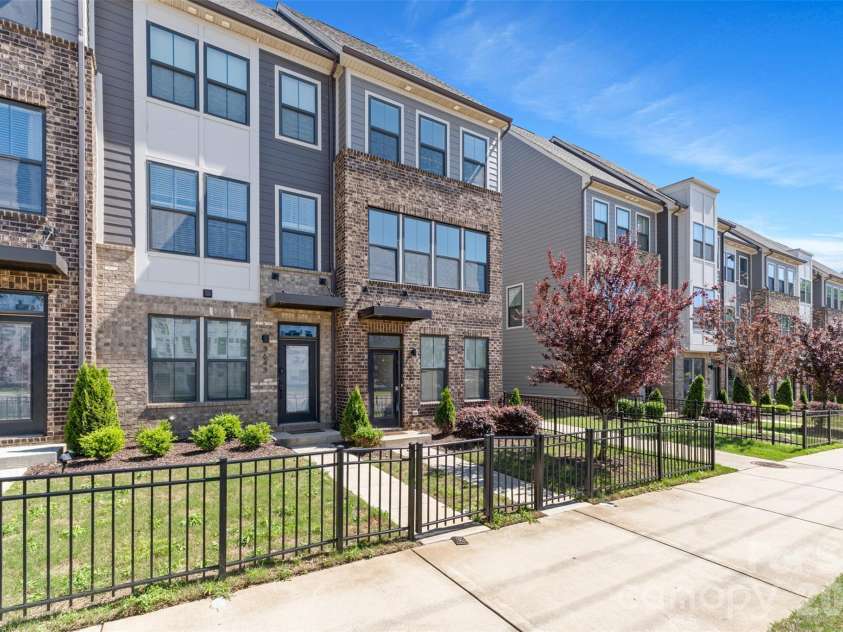 3645 Tryon Street, Charlotte, NC 28217.  MLS# CAR4231696, YatesRealty ID 11458. 