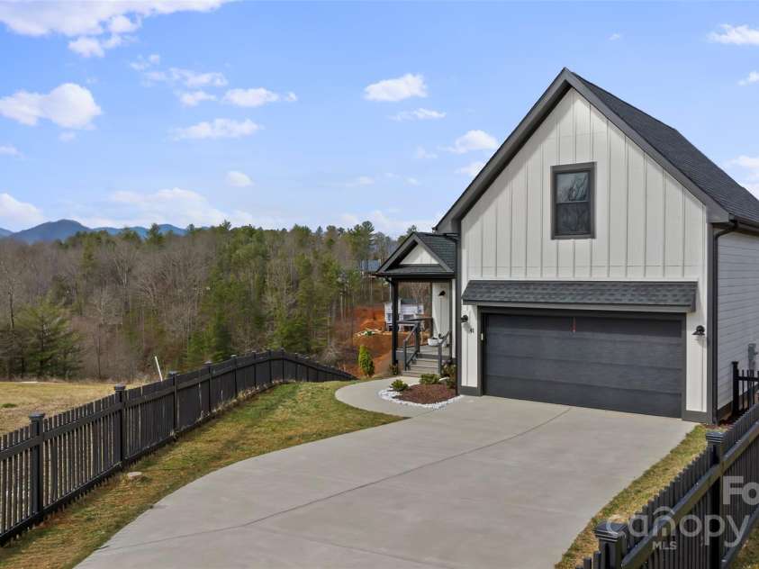 41 Alaskan Drive, Leicester, NC 28748.  MLS# CAR4231149, YatesRealty ID 11458. 