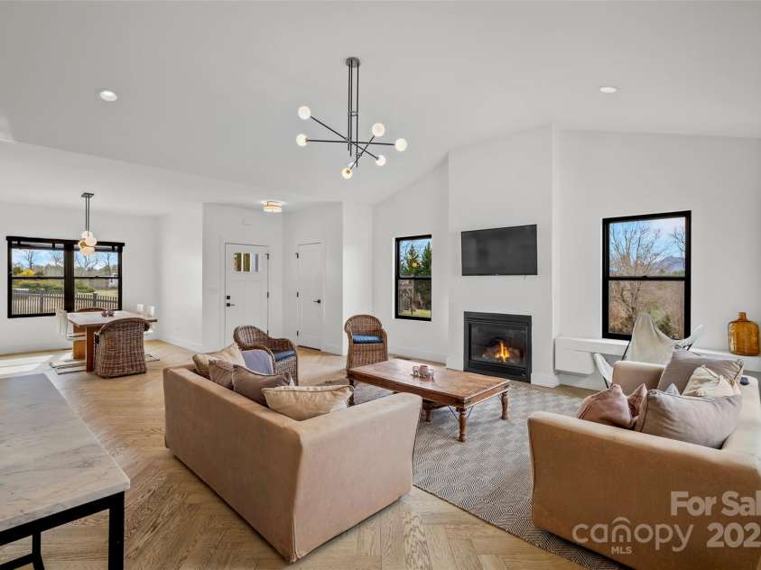 41 Alaskan Drive, Leicester, NC 28748.  MLS# CAR4231149, YatesRealty ID 11458. 