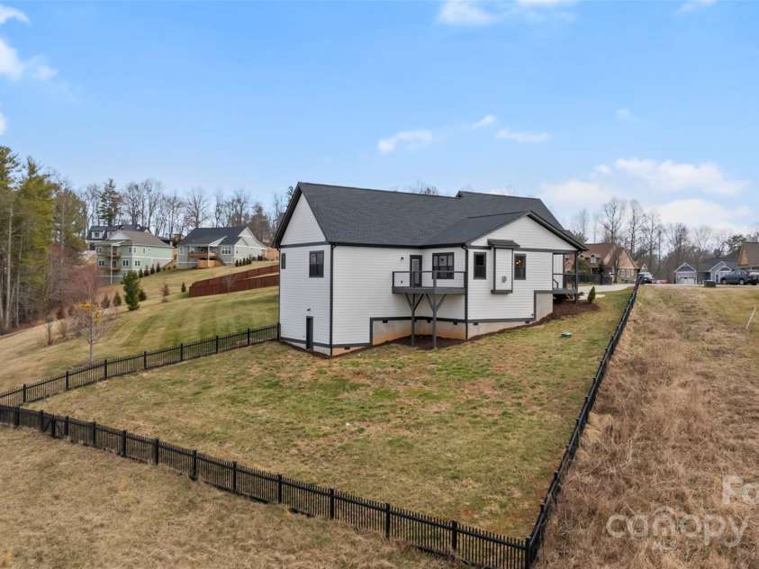 41 Alaskan Drive, Leicester, NC 28748.  MLS# CAR4231149, YatesRealty ID 11458. 