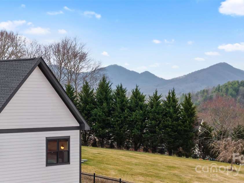 41 Alaskan Drive, Leicester, NC 28748.  MLS# CAR4231149, YatesRealty ID 11458. 