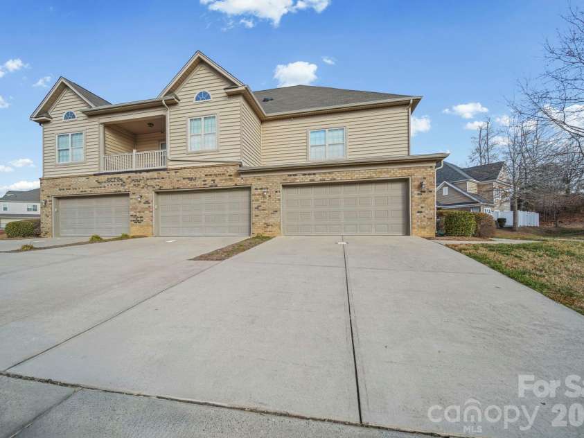 15420 Barossa Valley Street, Charlotte, NC 28277.  MLS# CAR4334194, YatesRealty ID 11459. 