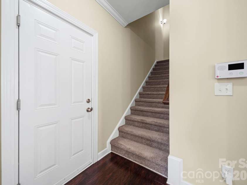 15420 Barossa Valley Street, Charlotte, NC 28277.  MLS# CAR4334194, YatesRealty ID 11459. Head up this way!