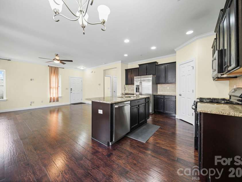 15420 Barossa Valley Street, Charlotte, NC 28277.  MLS# CAR4334194, YatesRealty ID 11459. Looking good!