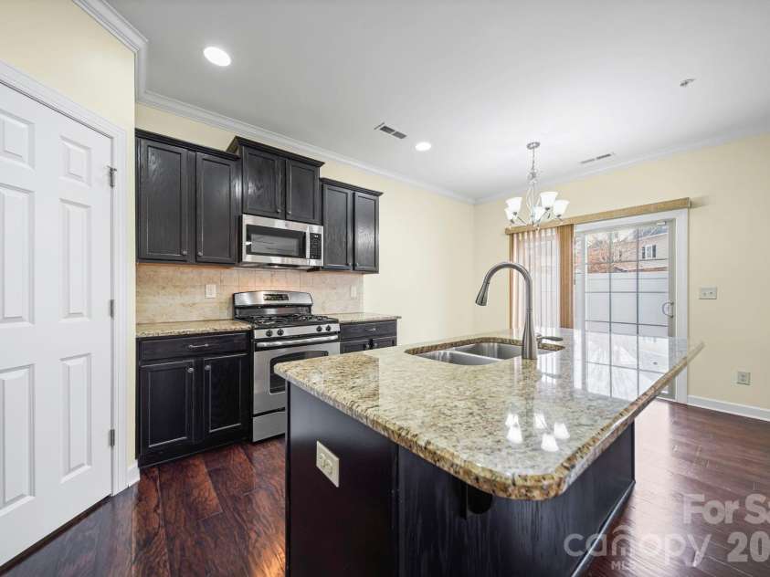 15420 Barossa Valley Street, Charlotte, NC 28277.  MLS# CAR4334194, YatesRealty ID 11459. Nice!