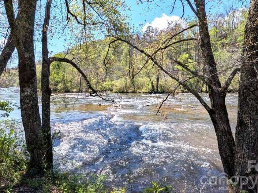 10 Rio Bravo Drive, Sylva, NC 28779.  MLS# CAR4296478, YatesRealty ID 1146. 