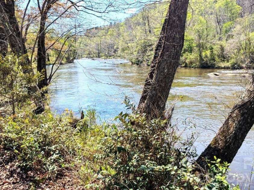 10 Rio Bravo Drive, Sylva, NC 28779.  MLS# CAR4296478, YatesRealty ID 1146. 