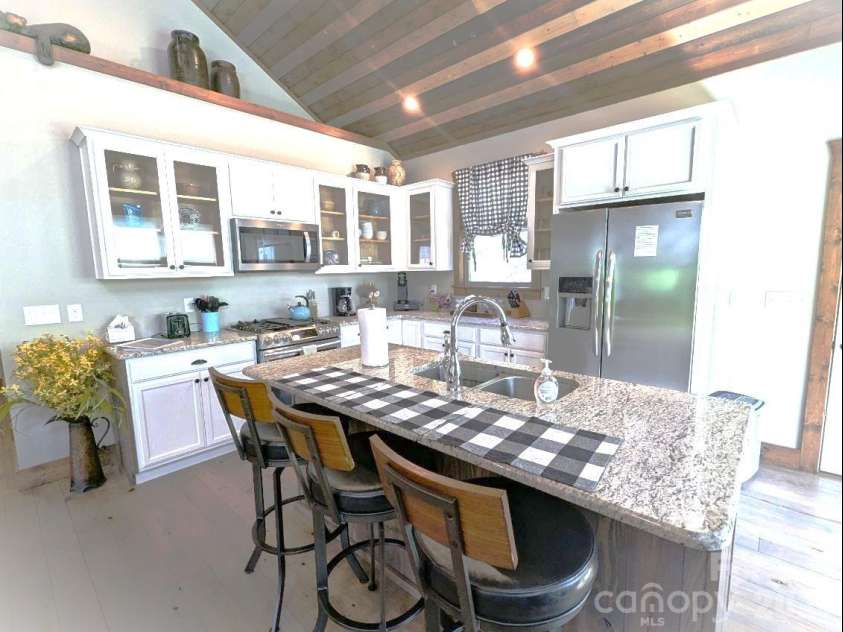 10 Rio Bravo Drive, Sylva, NC 28779.  MLS# CAR4296478, YatesRealty ID 1146. Gas stove/propane