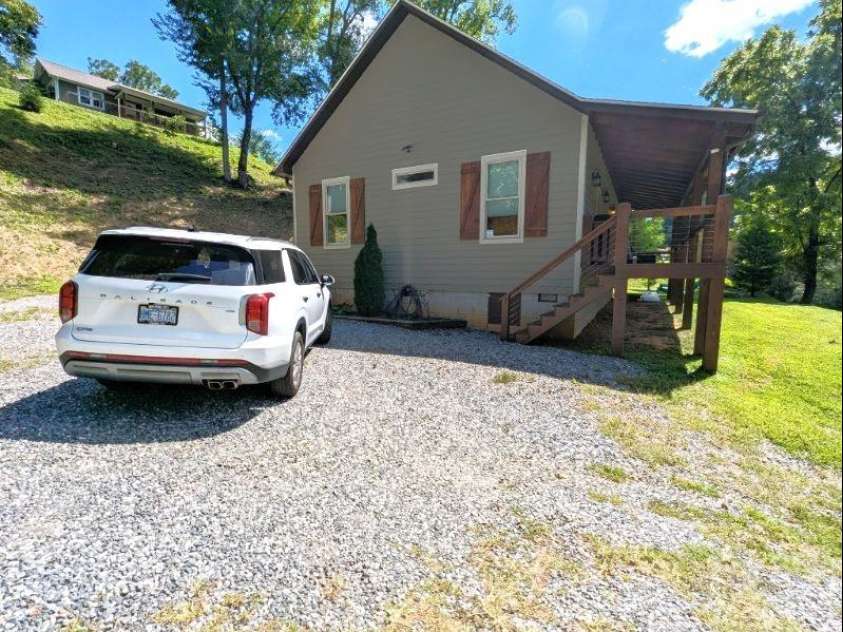 10 Rio Bravo Drive, Sylva, NC 28779.  MLS# CAR4296478, YatesRealty ID 1146. Parking on side and in back