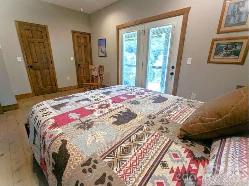 10 Rio Bravo Drive, Sylva, NC 28779.  MLS# CAR4296478, YatesRealty ID 1146. Primary double closet