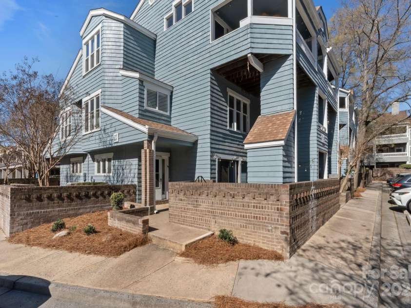 419 8th Street, Charlotte, NC 28202.  MLS# CAR4235854, YatesRealty ID 11460. 