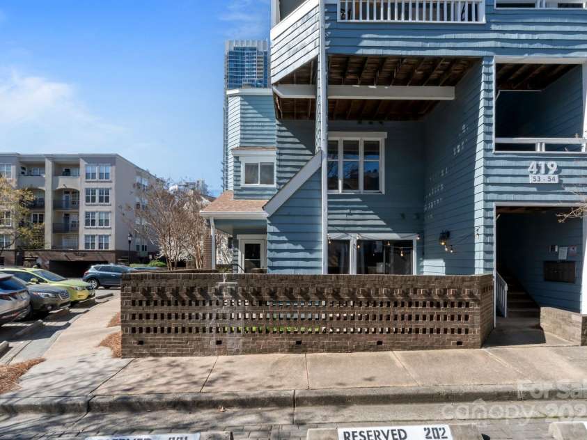 419 8th Street, Charlotte, NC 28202.  MLS# CAR4235854, YatesRealty ID 11460. 