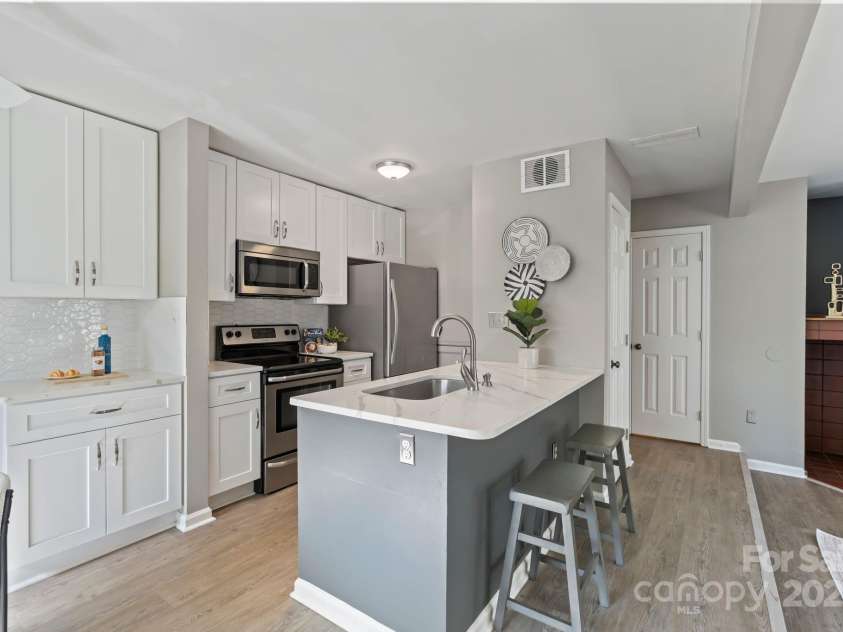 419 8th Street, Charlotte, NC 28202.  MLS# CAR4235854, YatesRealty ID 11460. 