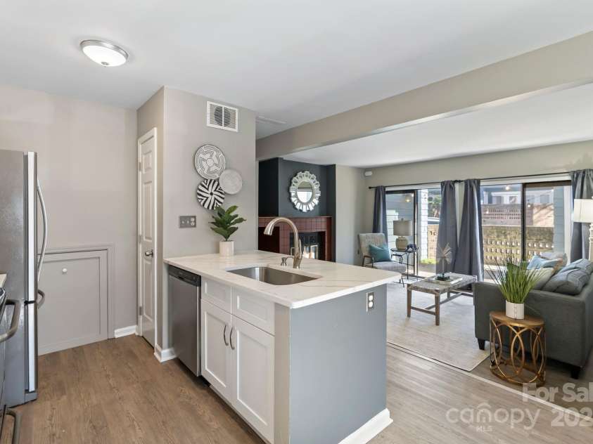 419 8th Street, Charlotte, NC 28202.  MLS# CAR4235854, YatesRealty ID 11460. 
