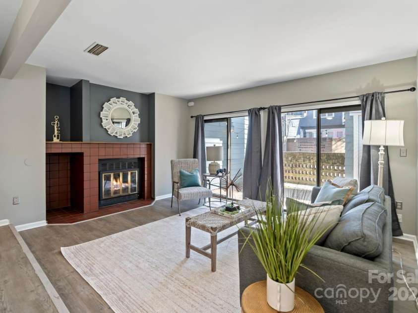419 8th Street, Charlotte, NC 28202.  MLS# CAR4235854, YatesRealty ID 11460. 