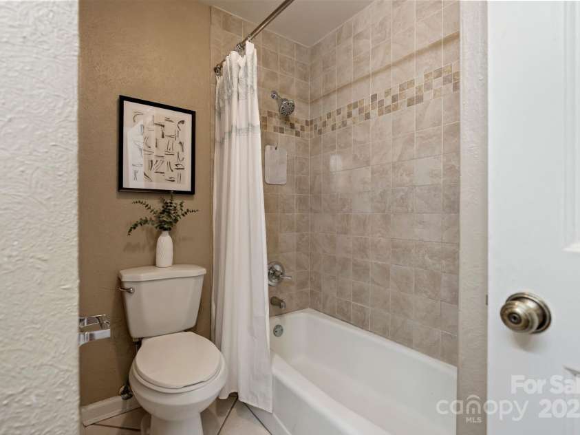 419 8th Street, Charlotte, NC 28202.  MLS# CAR4235854, YatesRealty ID 11460. 