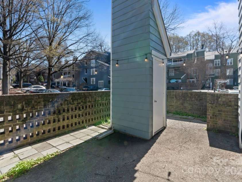 419 8th Street, Charlotte, NC 28202.  MLS# CAR4235854, YatesRealty ID 11460. 