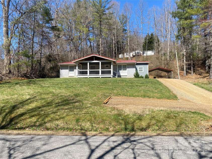 406 Sam J Byrd Road, Burnsville, NC 28714.  MLS# CAR4243767, YatesRealty ID 11462. 