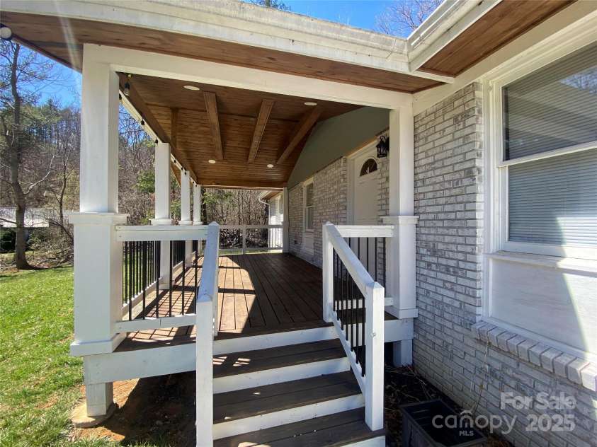 406 Sam J Byrd Road, Burnsville, NC 28714.  MLS# CAR4243767, YatesRealty ID 11462. 