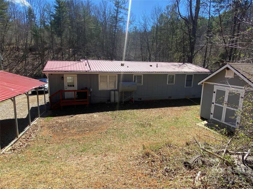 406 Sam J Byrd Road, Burnsville, NC 28714.  MLS# CAR4243767, YatesRealty ID 11462. 