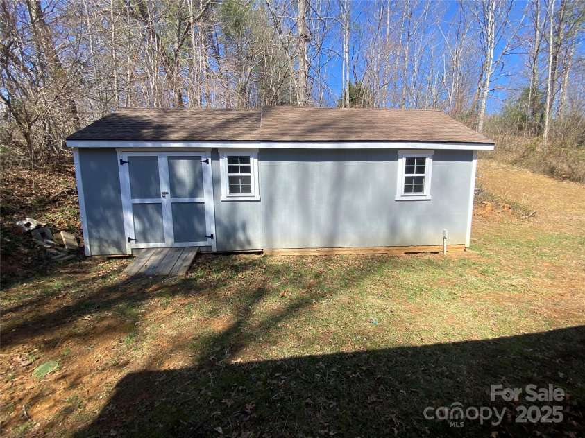 406 Sam J Byrd Road, Burnsville, NC 28714.  MLS# CAR4243767, YatesRealty ID 11462. 