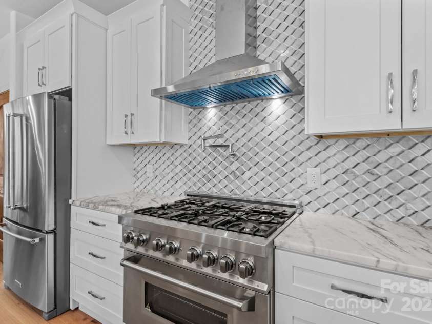 1547 Sunset Pointe Drive, Salisbury, NC 28146.  MLS# CAR4227332, YatesRealty ID 11463. 