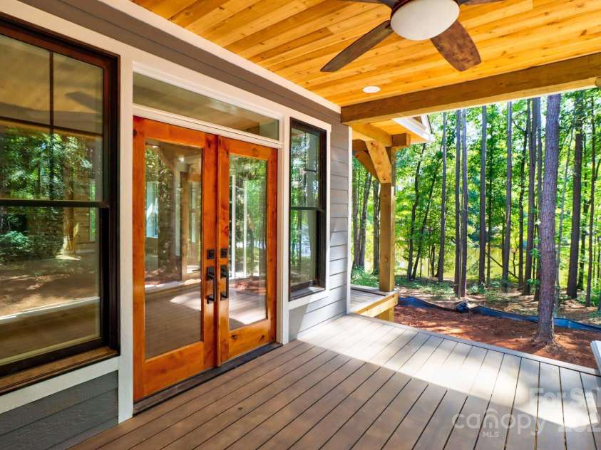 1547 Sunset Pointe Drive, Salisbury, NC 28146.  MLS# CAR4227332, YatesRealty ID 11463. 