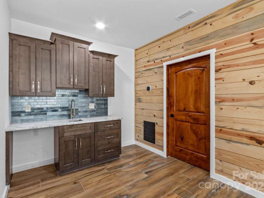 1547 Sunset Pointe Drive, Salisbury, NC 28146.  MLS# CAR4227332, YatesRealty ID 11463. 