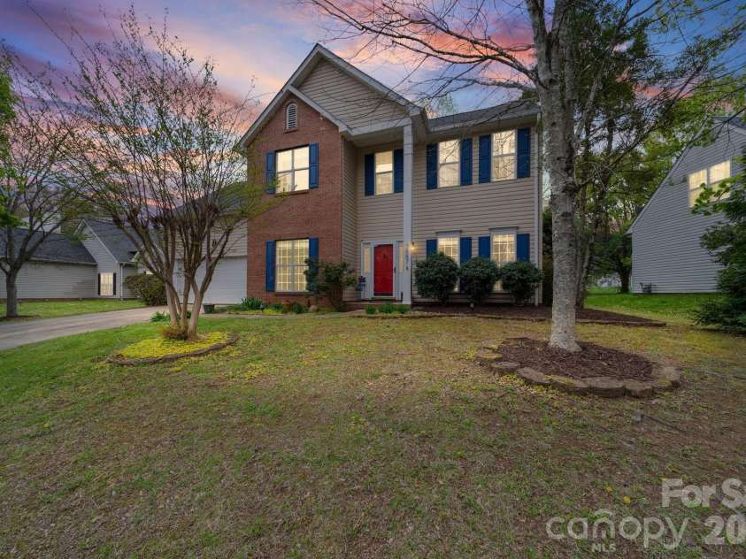3887 Longwood Drive, Concord, NC 28027.  MLS# CAR4360654, YatesRealty ID 11463. 