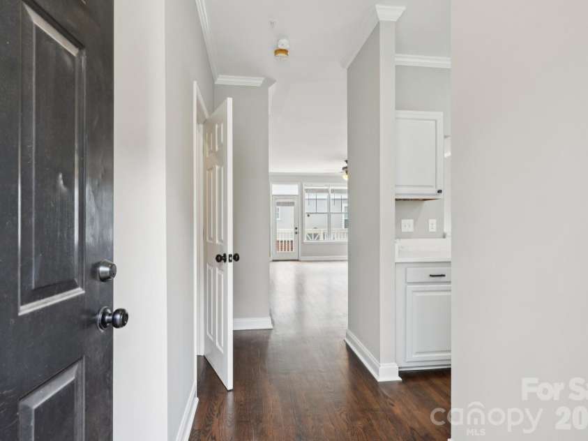 827 4th Street, Charlotte, NC 28202.  MLS# CAR4403569, YatesRealty ID 11465. 