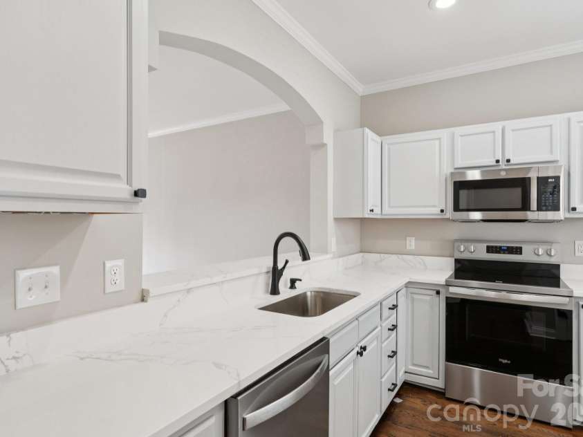 827 4th Street, Charlotte, NC 28202.  MLS# CAR4403569, YatesRealty ID 11465. 